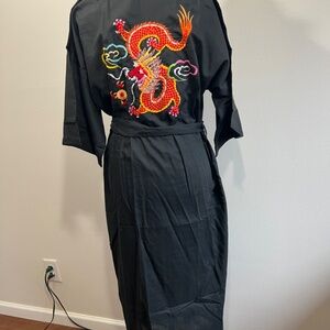New long vintage Chinese Embroidered Dragon Black Kimono rob unisex